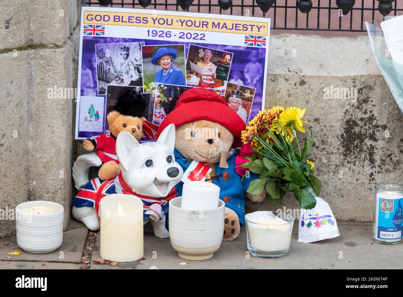 Buckingham palace paddington bear hires stock photography and images