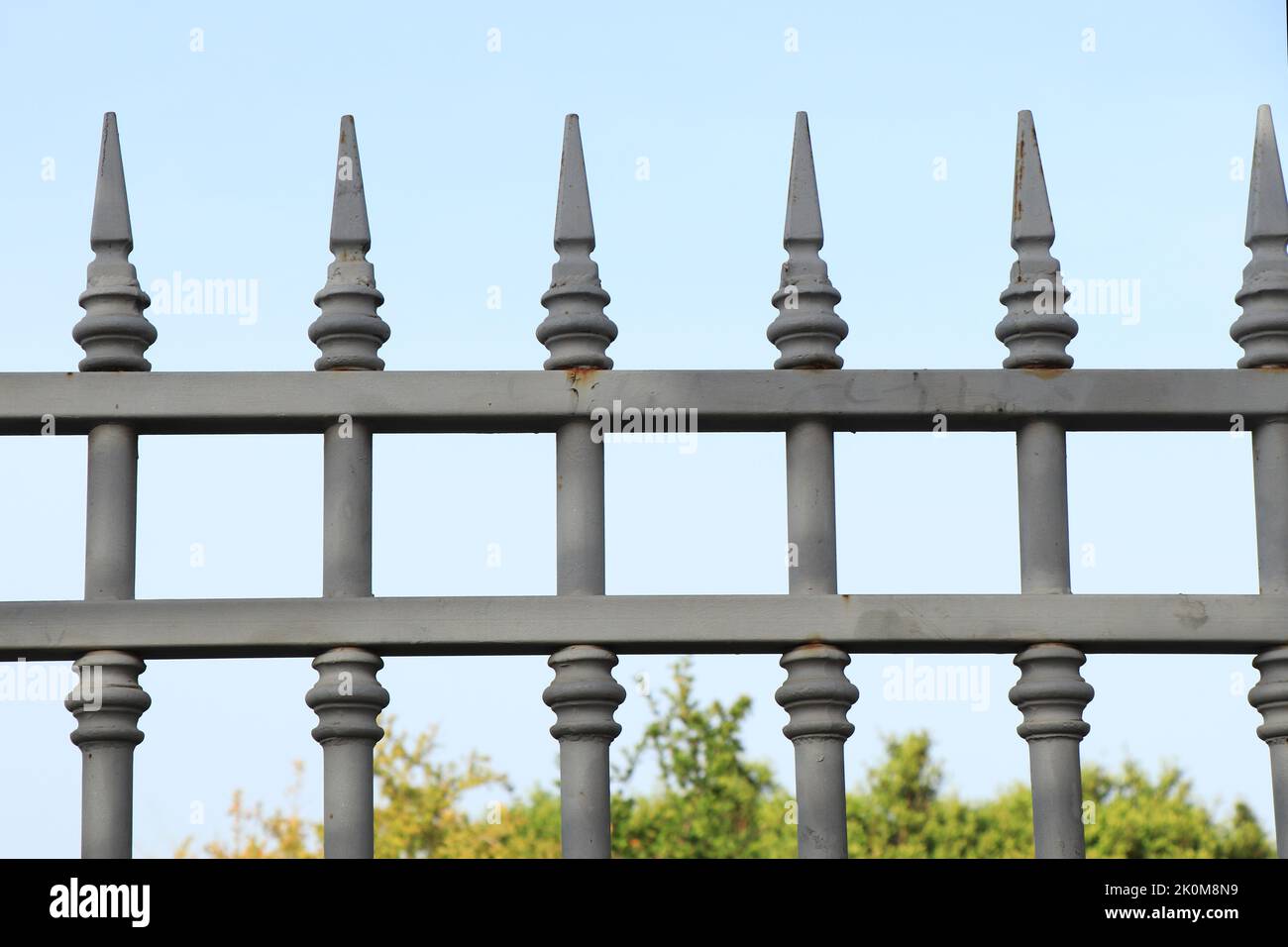 Green wrought iron fence hi-res stock photography and images - Alamy