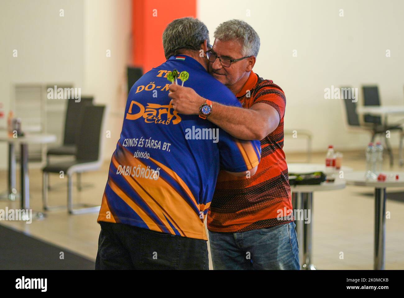 Hugging players hi-res stock photography and images - Alamy