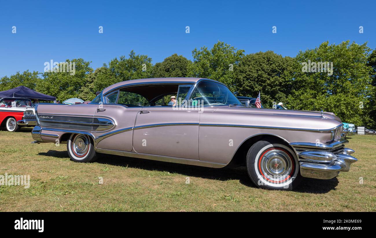 1958 Buick Roadmaster 75 Riviera sedan ‘291 XUW’ on display at the American Auto Club Rally of the Giants, held at Blenheim Palace on the 10 July 2022 Stock Photo