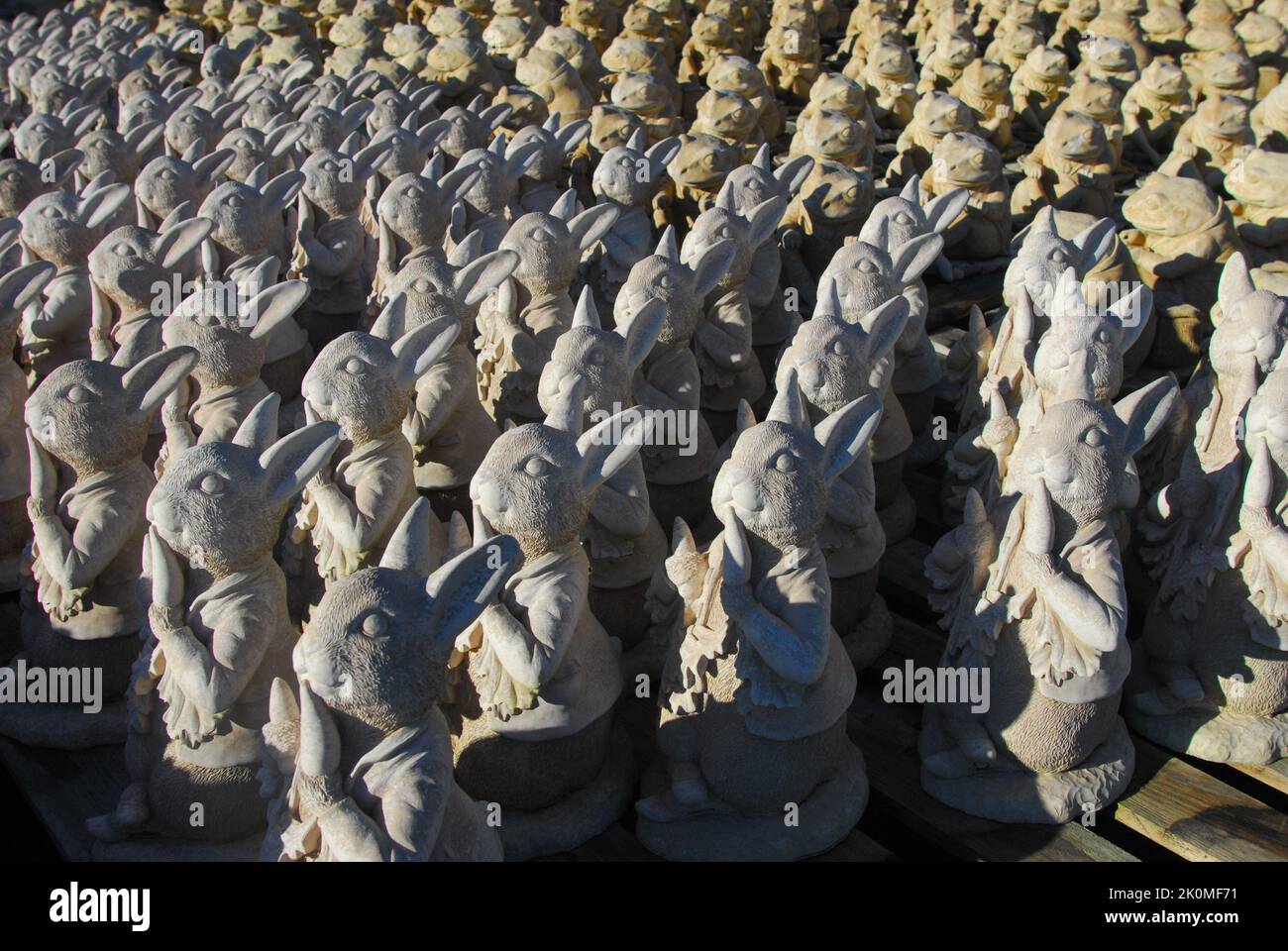 Stone rabbits hi-res stock photography and images - Alamy