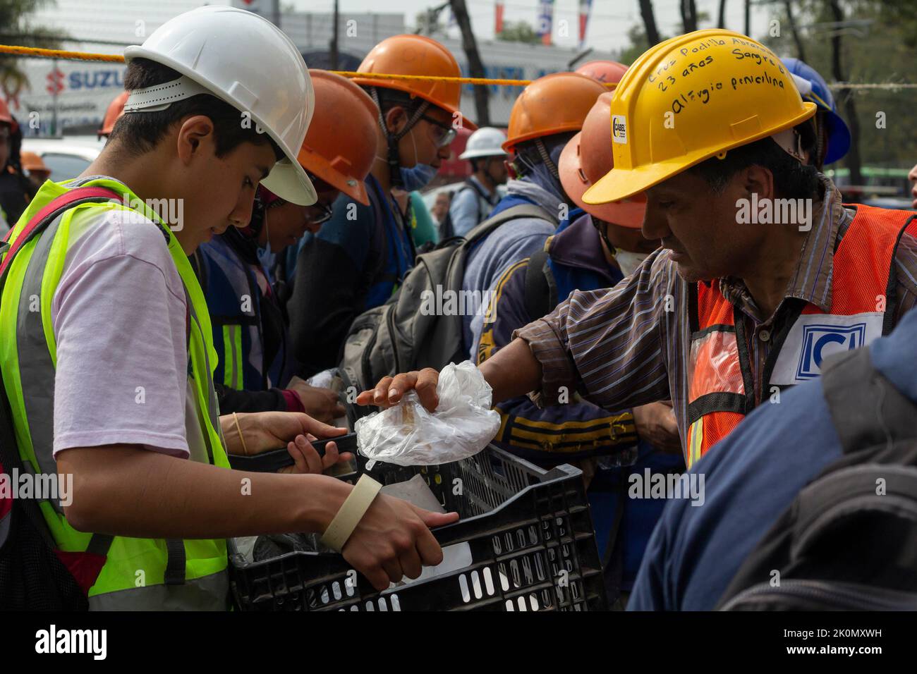 Volunteers offering food to workers during rescue maneuvers. In 2017 ...