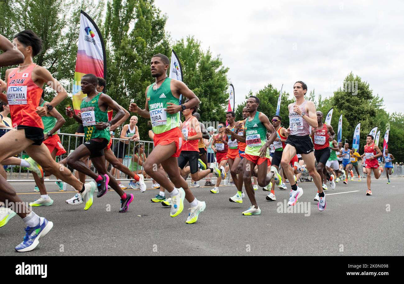 Start of the men’s marathon at the World Athletics Championships