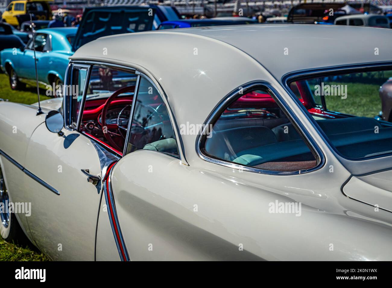 Daytona Beach, FL - November 24, 2018: Detail view of the unique Twin Strut Rear Window on a 1957 Oldsmobile Golden Rocket 88 Holiday Hardtop Coupe at Stock Photo