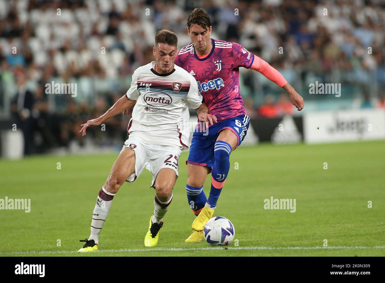 Turin, Italy. 11th Sep, 2022. Giulio Maggiore (US Salernitana) vs Dušan Vlahovic (Juventus FC Turin, Italy. 11th Sep, 2022. Giulio Maggiore (US Salernitana) vs Dušan Vlahovic (Juventus FC