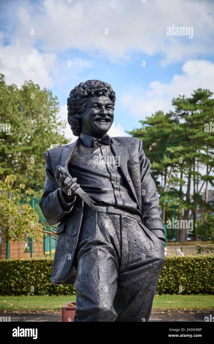 Statue of the late Bobby Ball half of the comedy due Cannon and Ball in Lowther Gardens,Lytham Stock Photo
