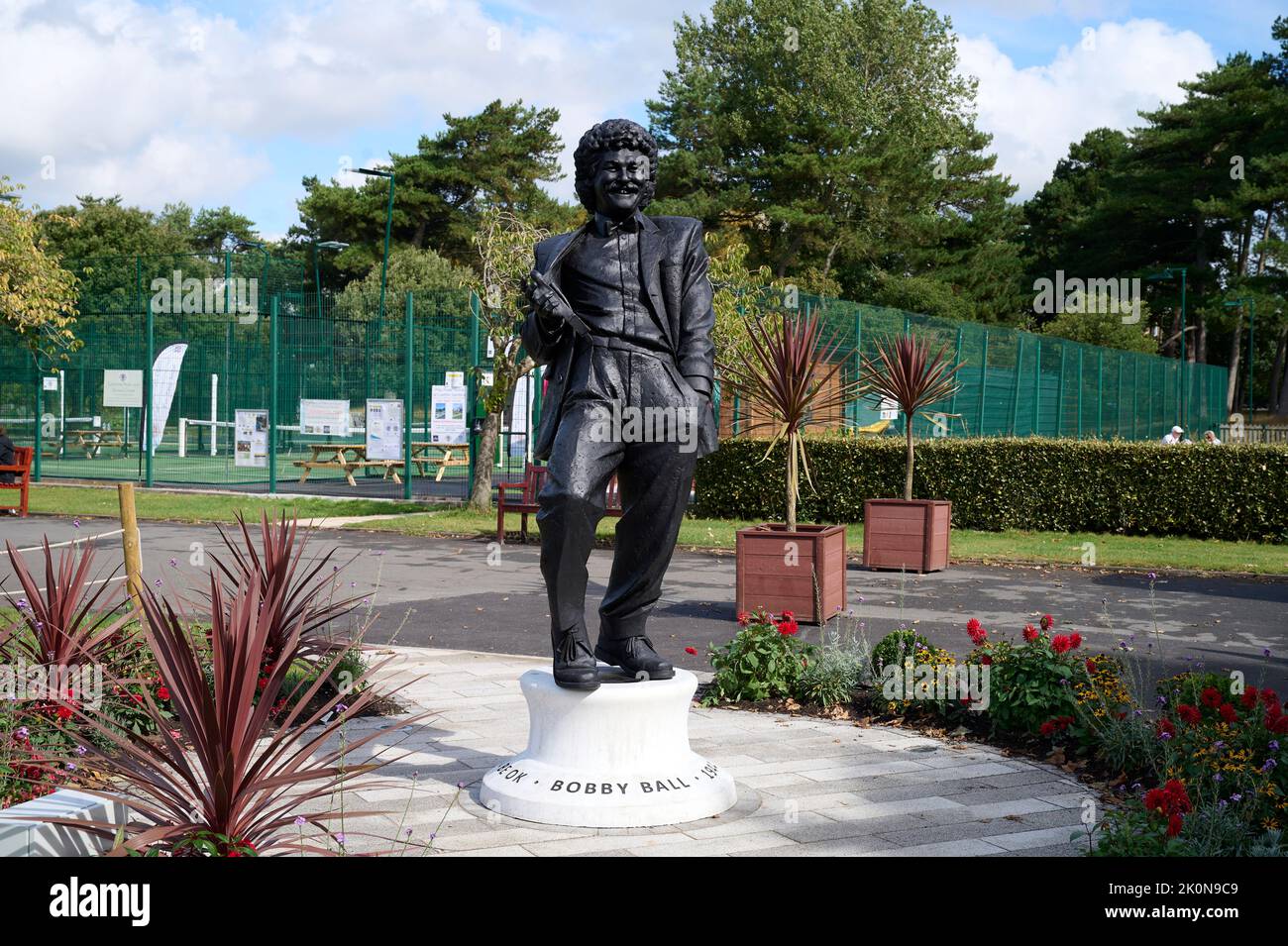 Statue of the late Bobby Ball half of the comedy due Cannon and Ball in Lowther Gardens,Lytham Stock Photo