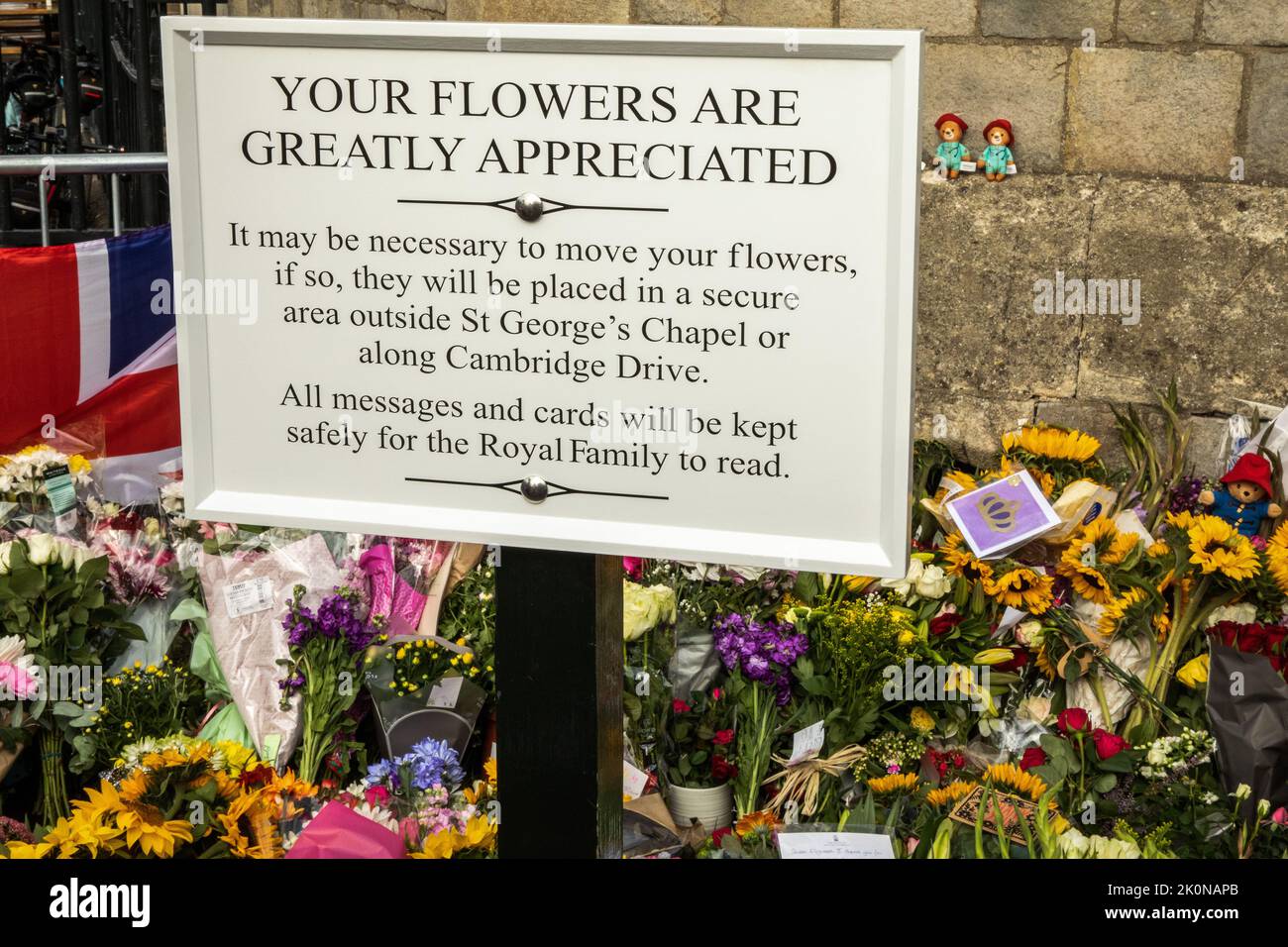 Windsor, UK. 12th September, 2022. Floral tributes to Queen Elizabeth II are displayed outside Cambridge Gate at Windsor Castle. Queen Elizabeth II, the UK's longest-serving monarch, died at Balmoral aged 96 on 8th September 2022 after a reign lasting 70 years. Credit: Mark Kerrison/Alamy Live News Stock Photo
