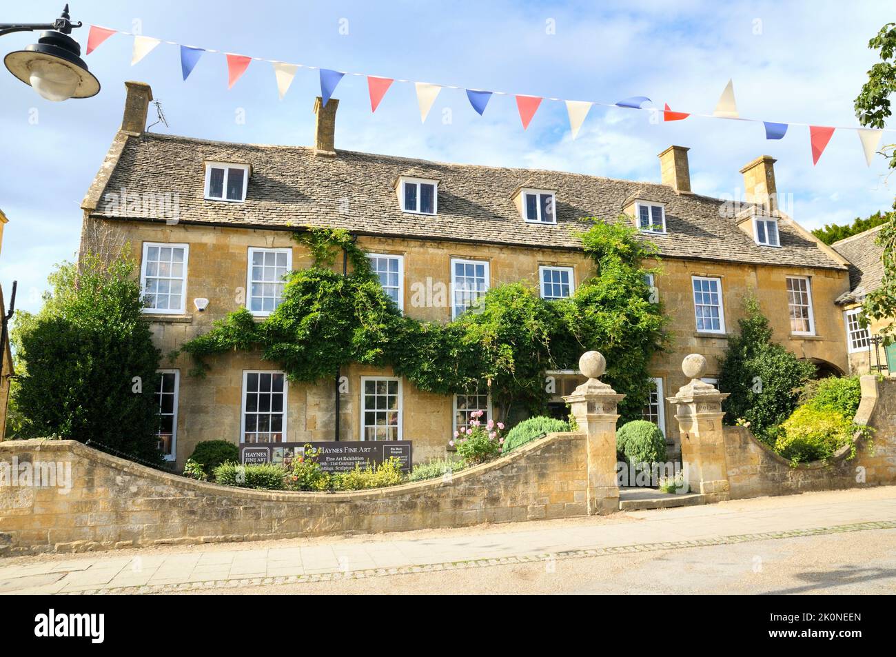 Haynes Fine Art Gallery at Picton House, an art dealers in the picturesque Cotswold village of Broadway, Cotswolds, Worcestershire, England, UK Stock Photo