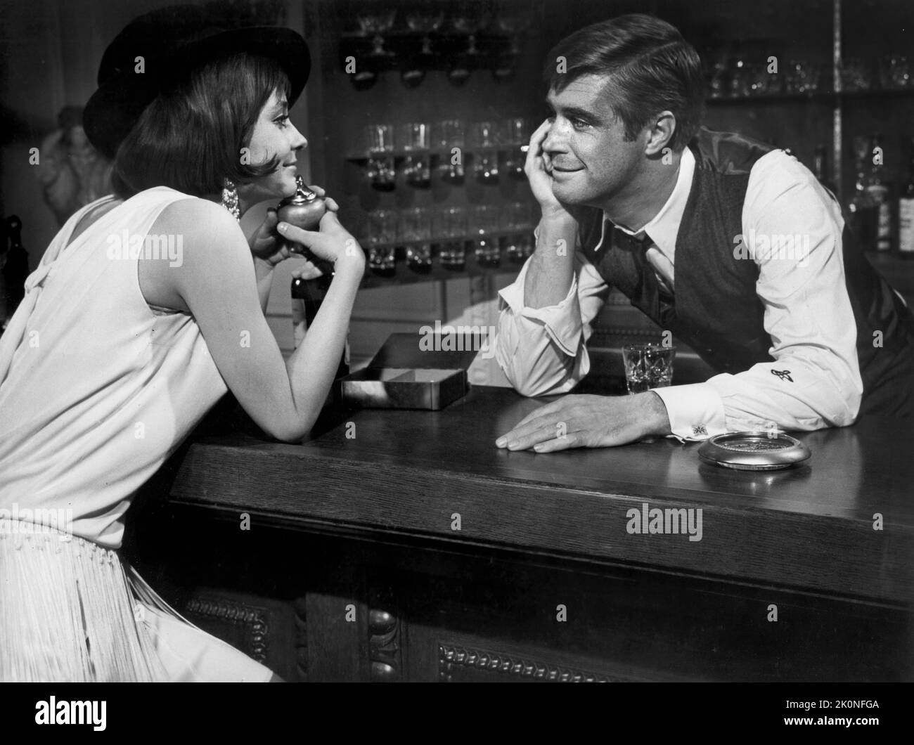 Elizabeth Ashley, George Peppard, on-set of the Film, 'The Carpetbaggers', Paramount Pictures, 1964 Stock Photo