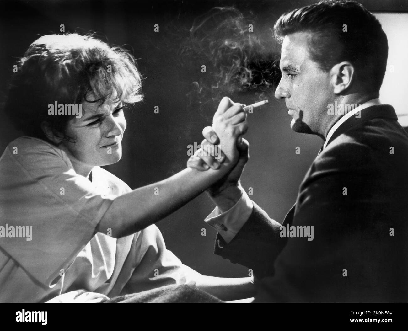 Polly Bergen, Robert Stack, on-set of the Film, 'The Caretakers', United Artists, 1963 Stock Photo