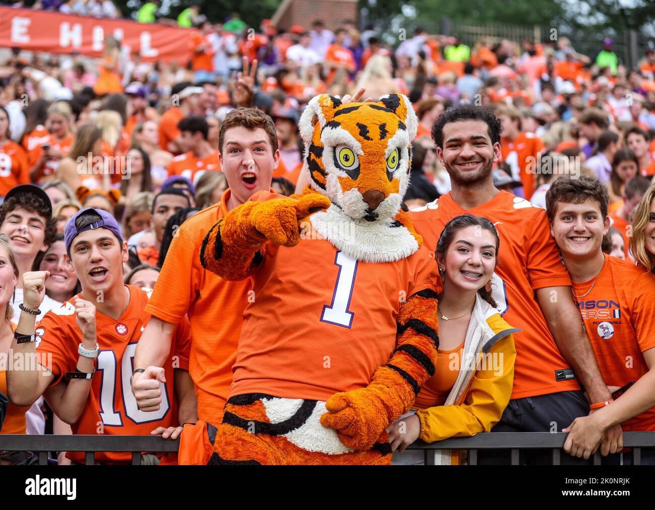 Clemson, SC, USA. 10th Sep, 2022. The Clemson mascot poses in front of