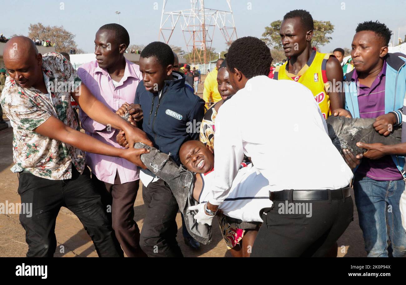 People assist a man injured in a stampede as they jostle to attend the inauguration of Kenya's President William Ruto before his swearing-in ceremony at the Moi International Stadium Kasarani, in Nairobi, Kenya September 13, 2022. REUTERS/Thomas Mukoya Stock Photo