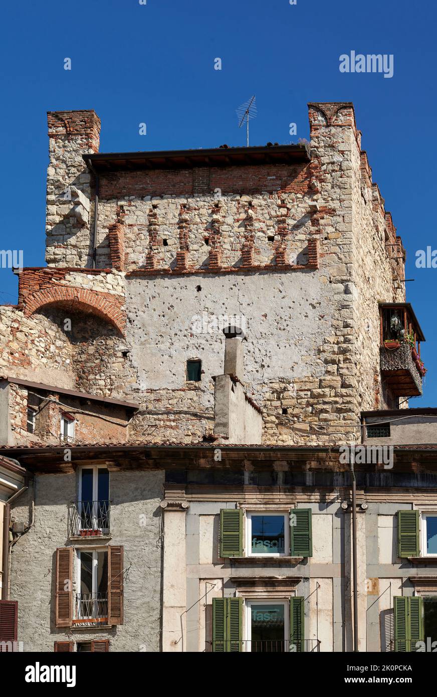 Brescia, Italia, la Torre Bruciata, della Porta Bruciata ,nella cinta muraria del XII secolo Stock Photo