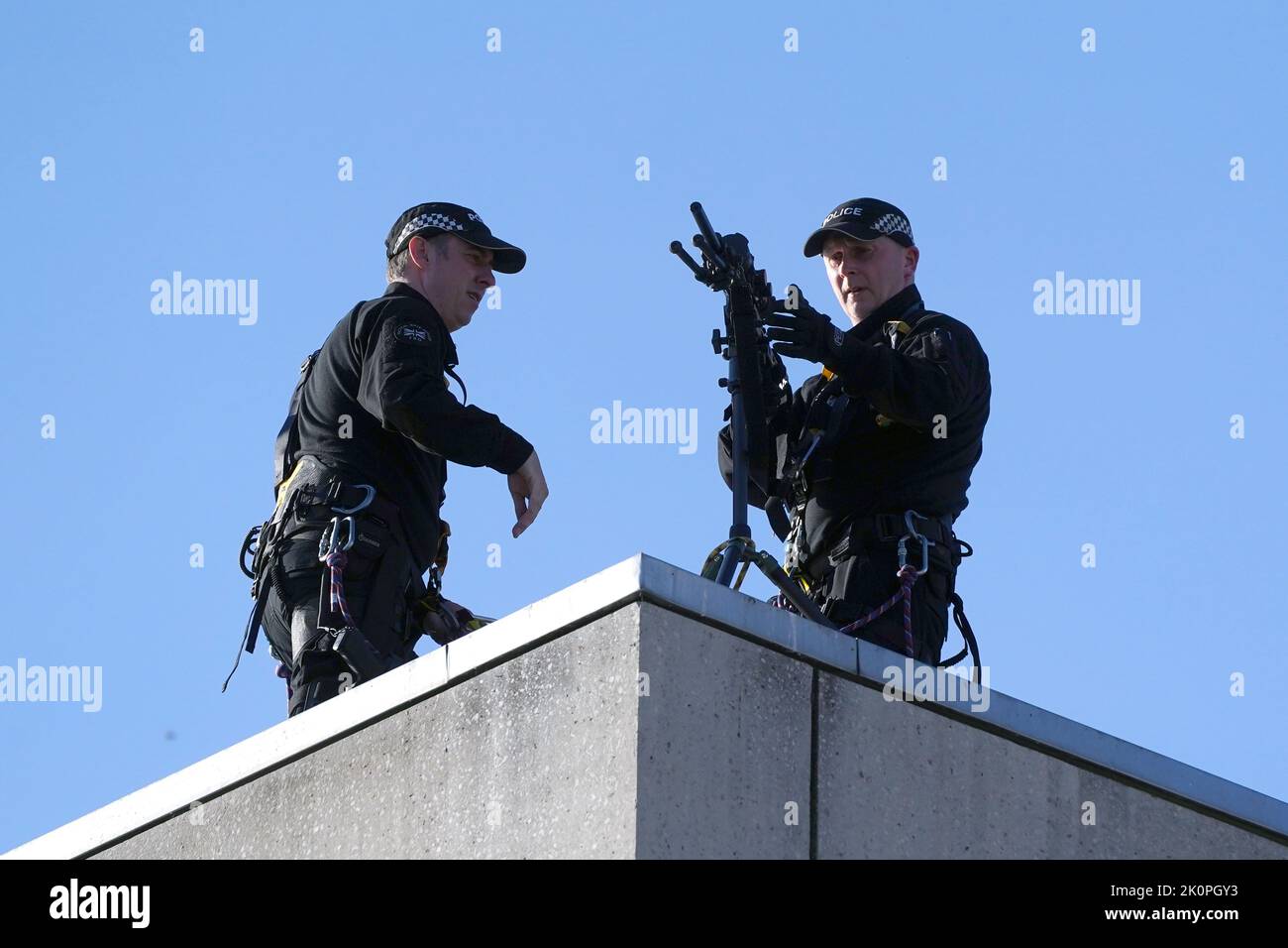 Police officers overlooking Palace of Holyroodhouse in Edinburgh, following the death of Queen Elizabeth II on Thursday. Picture date: Tuesday September 13, 2022. Stock Photo