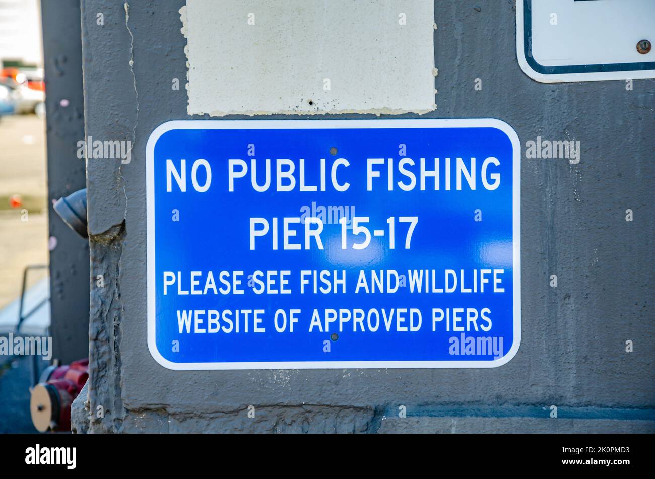 A blue sign telling visitors to San Francisco that there is no public fishing allowed on pier 15-17 Stock Photo