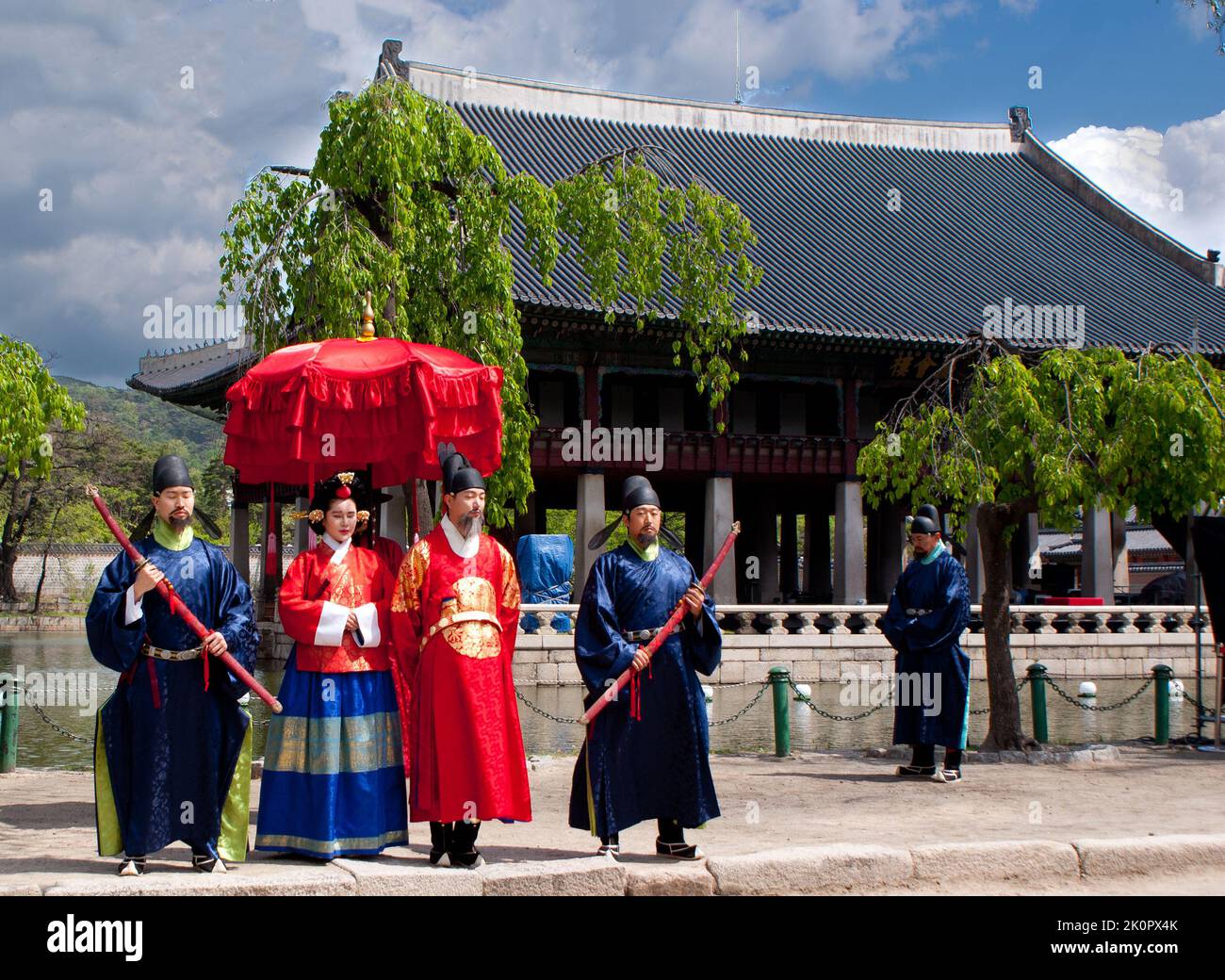 Show of the King and Queen Strolling in the Gyeongbokgung Palace, Seoul ...
