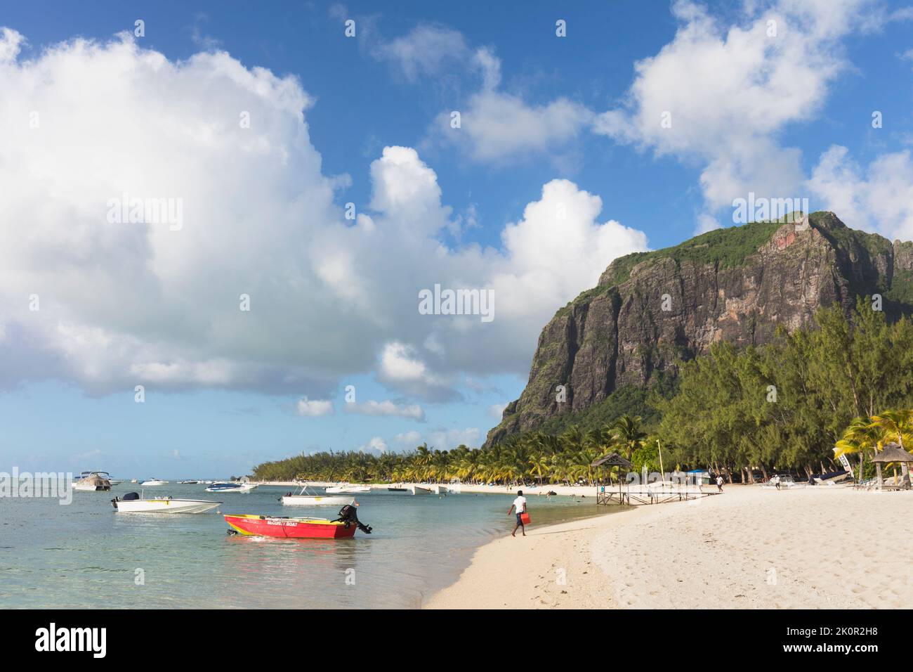 Mauritius, Mascarene Islands.  Le Morne beach with the mountain of Le Morne Brabant behind.  Le Morne Brabant is a UNESCO World Heritage Site.  The mo Stock Photo
