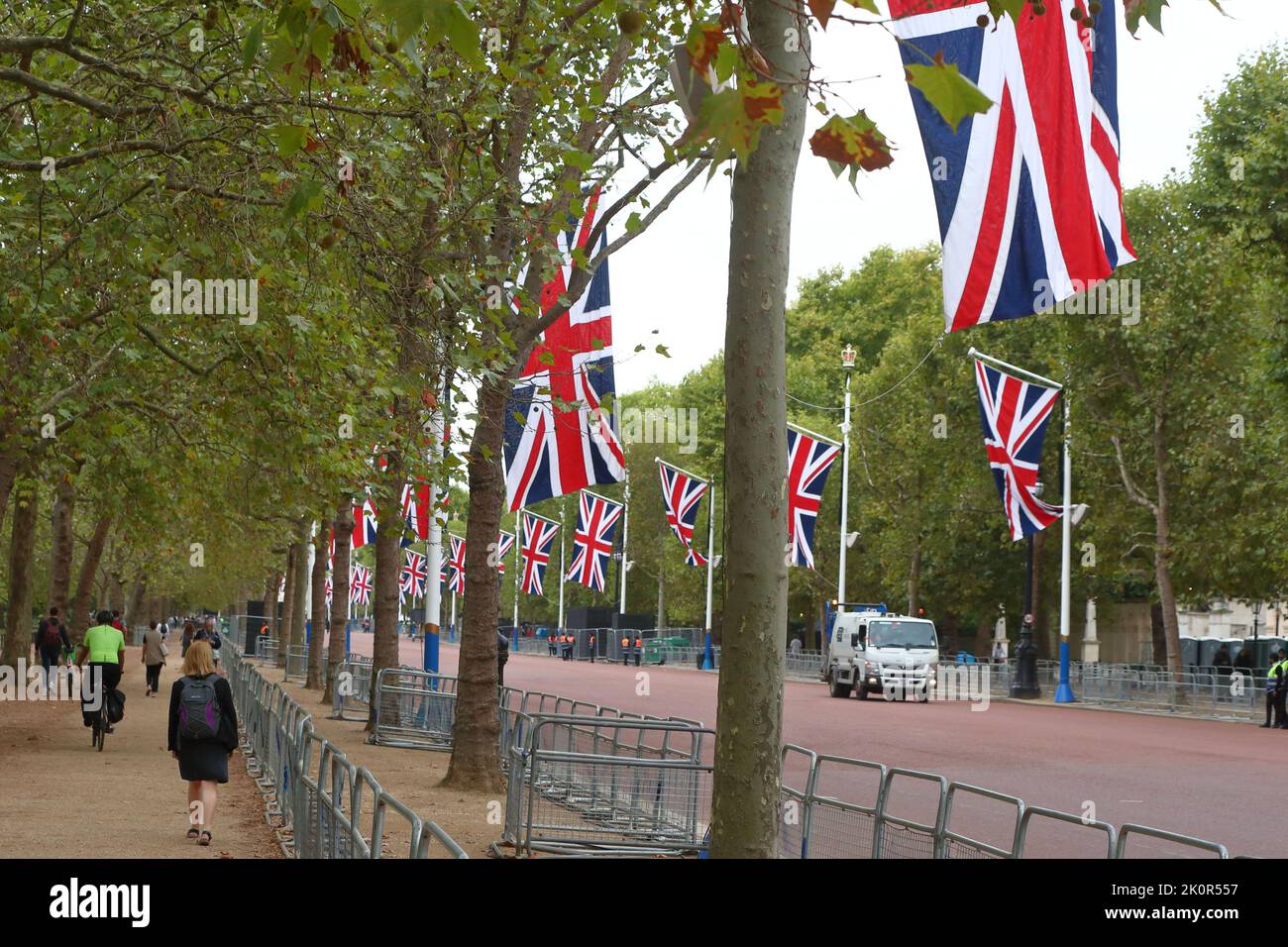 London, UK. 13th Sep 2022. Flags are lining the Mall in preparation for the procession taking the Queen's coffin from Buckingham Palace to Westminster Hall. Credit: Uwe Deffner/Alamy Live News Stock Photo