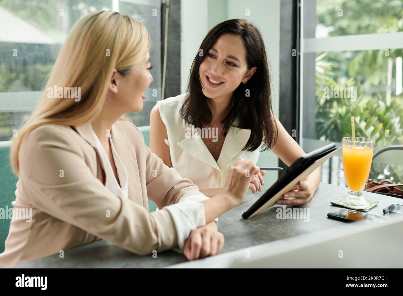 Diverse colleagues discussing woman hi-res stock photography and images ...