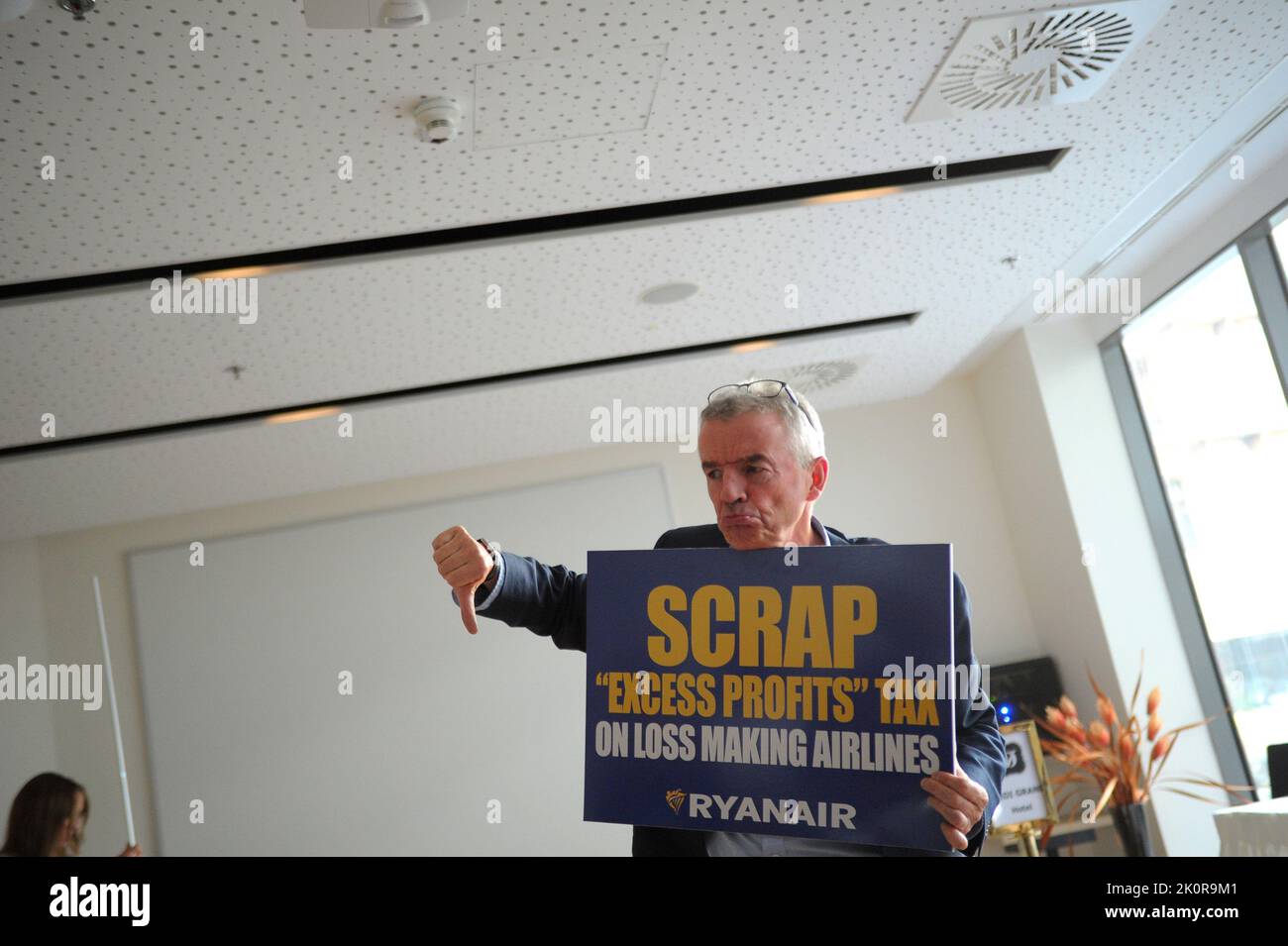 Budapest, Hungary, 13/09/2022, The CEO of Ryanair, Michael O’Leary holds a sign saying "Scrap "Excess Profits" Tax on loss making airlines", Budapest, Hungary, 13th Sep 2022, Balint Szentgallay / Alamy Live News Stock Photo