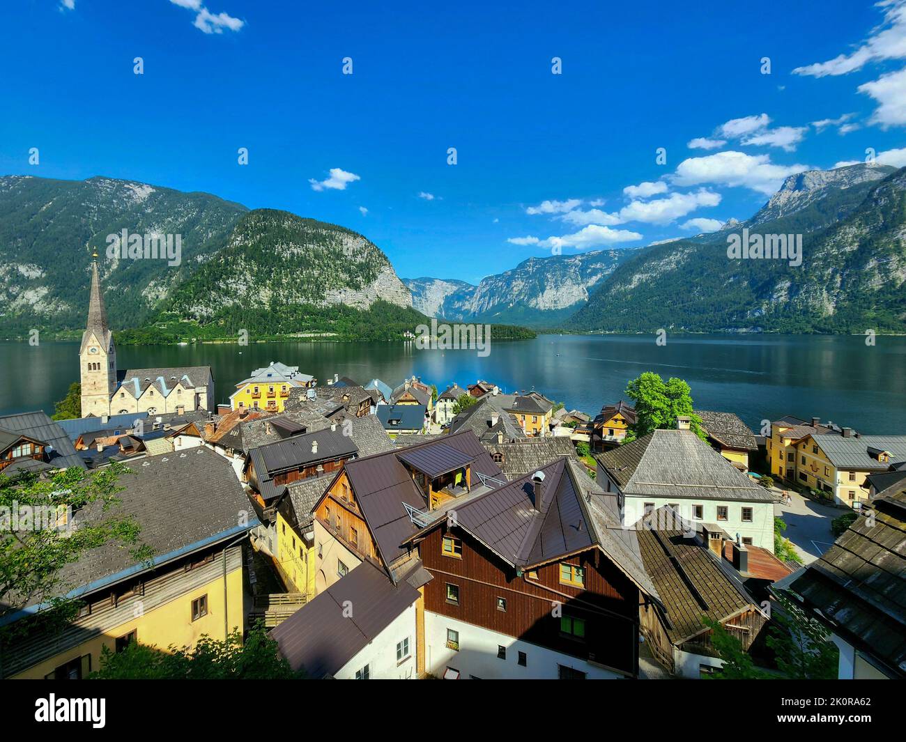 The scenic Lake Hallstatt with beautiful buildings in Vienna, Austria ...