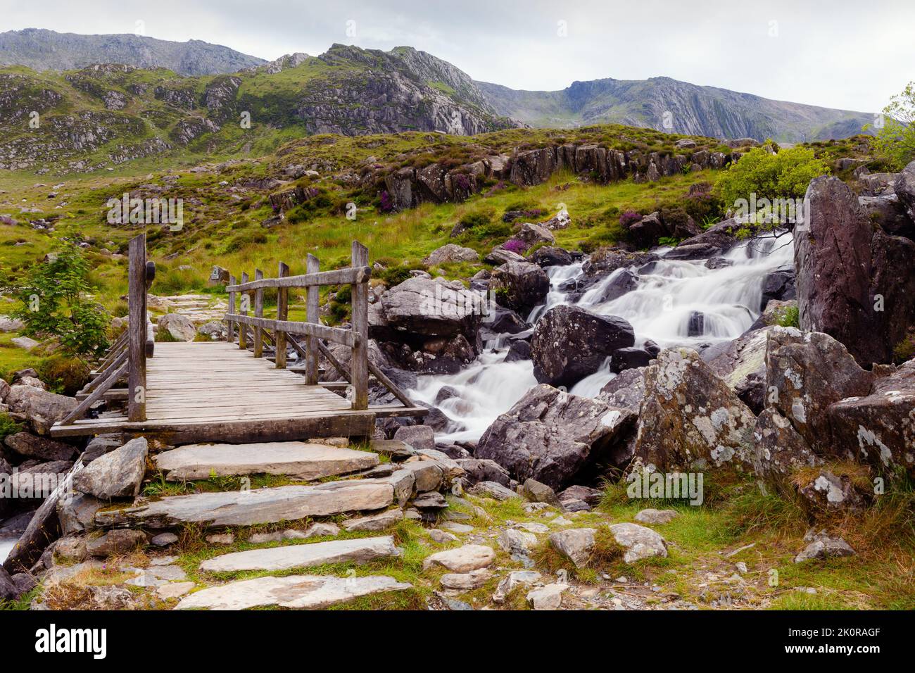 Bridge across waterfall at Llyn Ogwen on the path to Llyn Idwal and Devils Kitchen Stock Photo