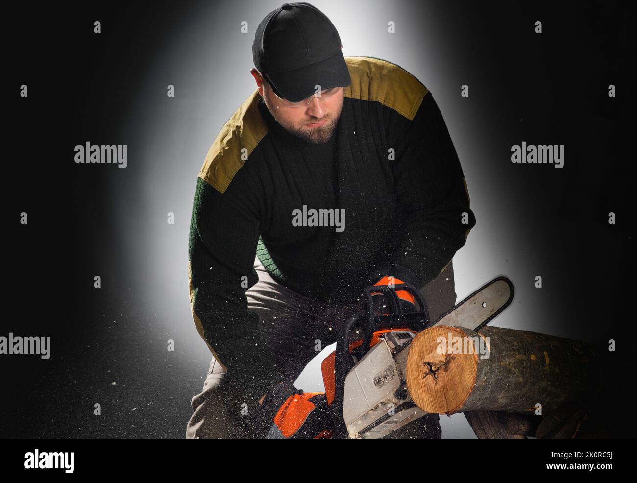 Worker cuts hi-res stock photography and images - Alamy