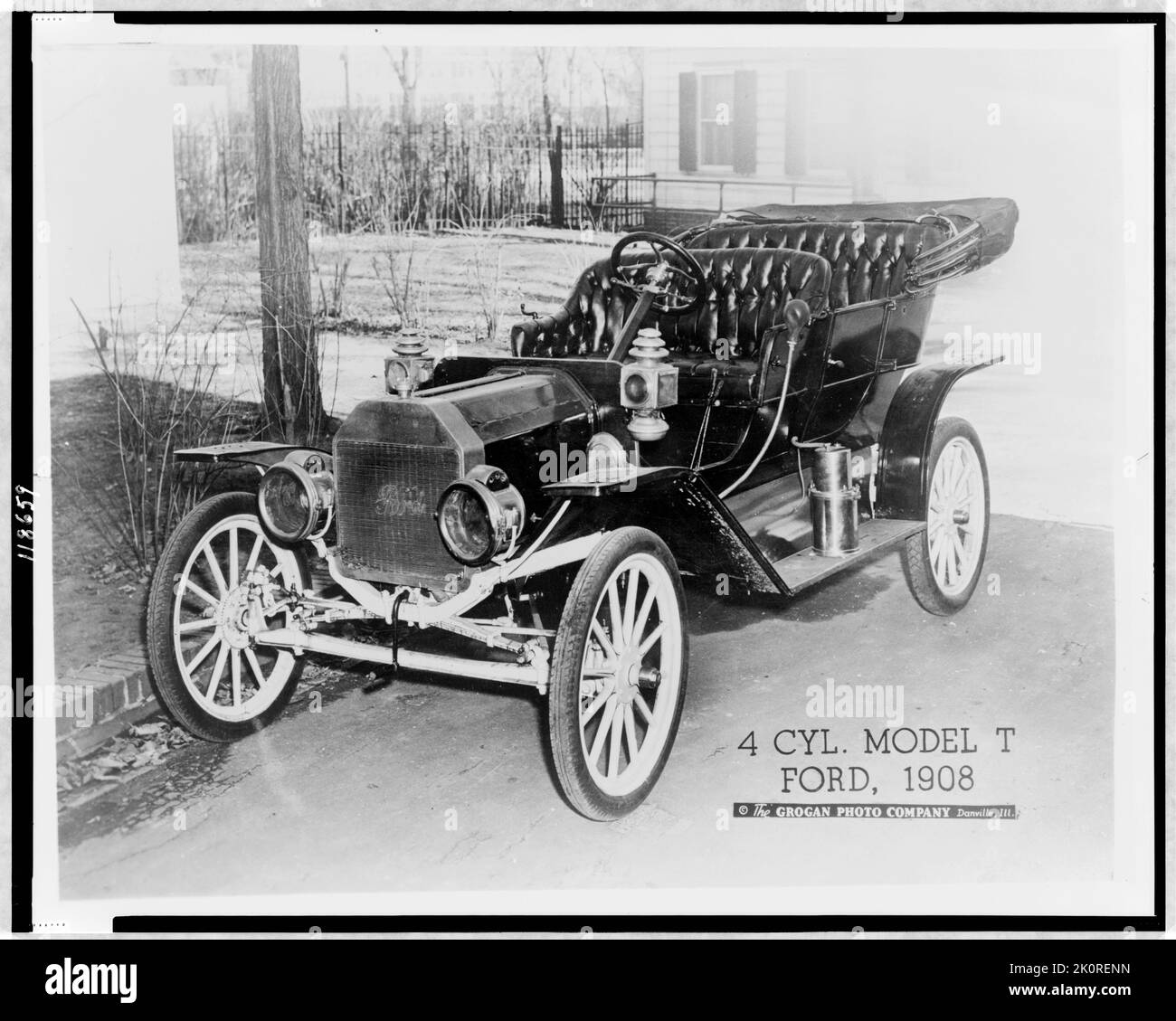 Three-quarter view of a 4 cylinder Model T Ford, Danville, IL, 1908. (Photo by Grogan Photo Company) Stock Photo