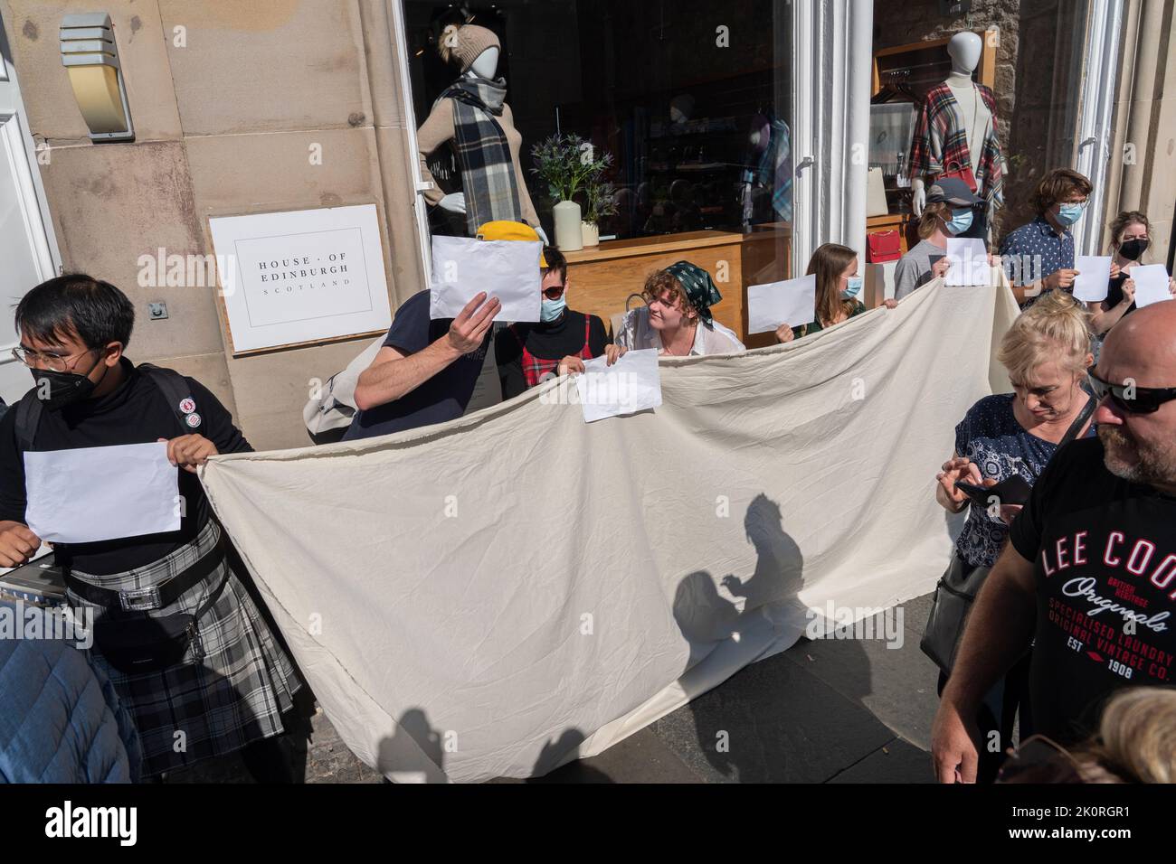 Anti monarchy protest edinburgh hi-res stock photography and images - Alamy
