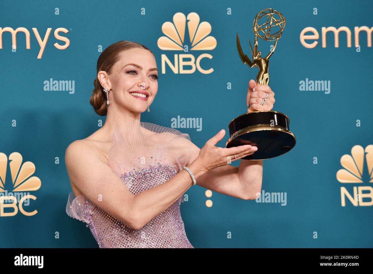 Los Angeles, USA. 12th Sep, 2022. Amanda Seyfried poses with the Emmy(02)