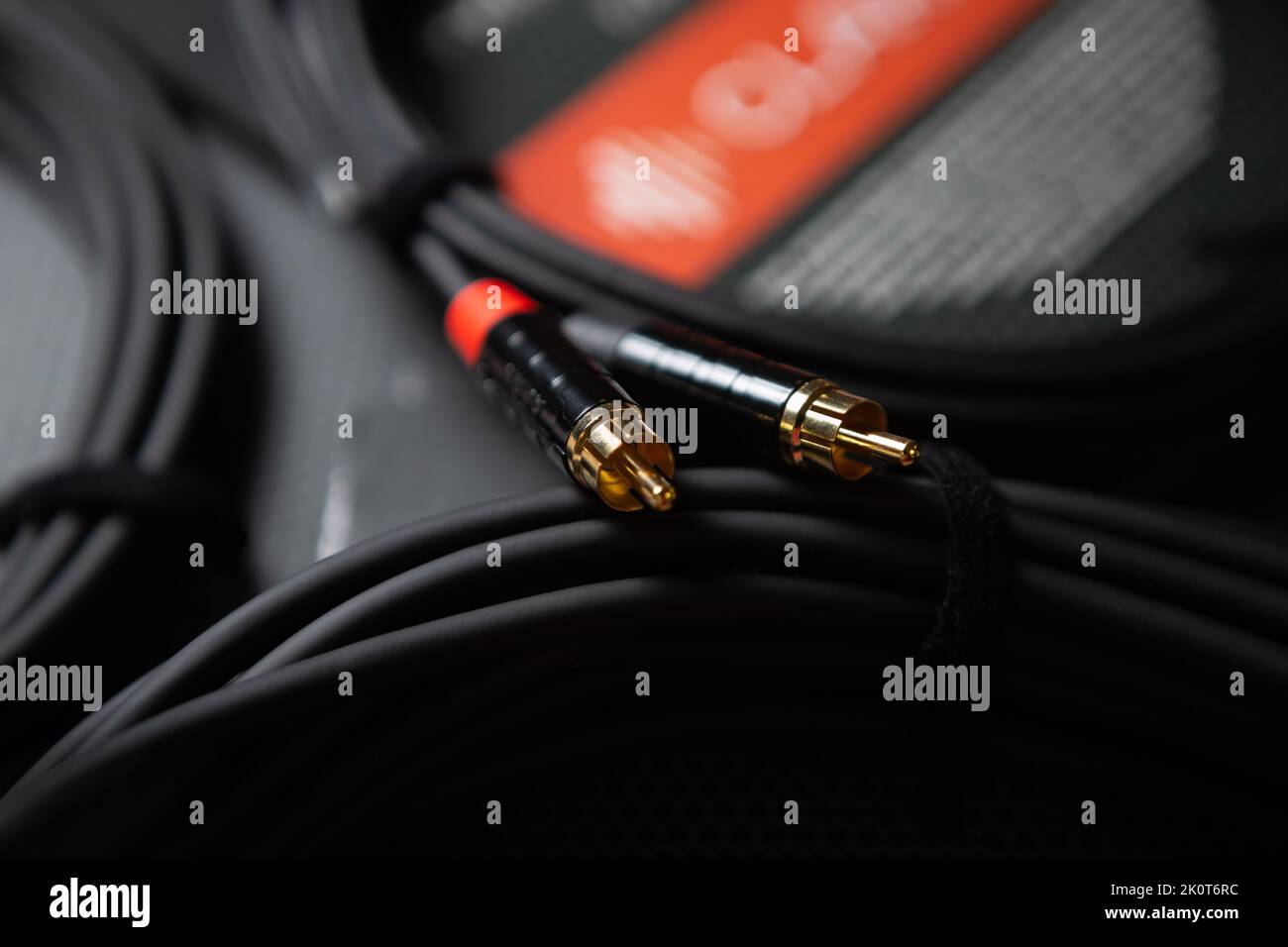 Hi fi jack cables for musical instruments. High fidelity connectors for