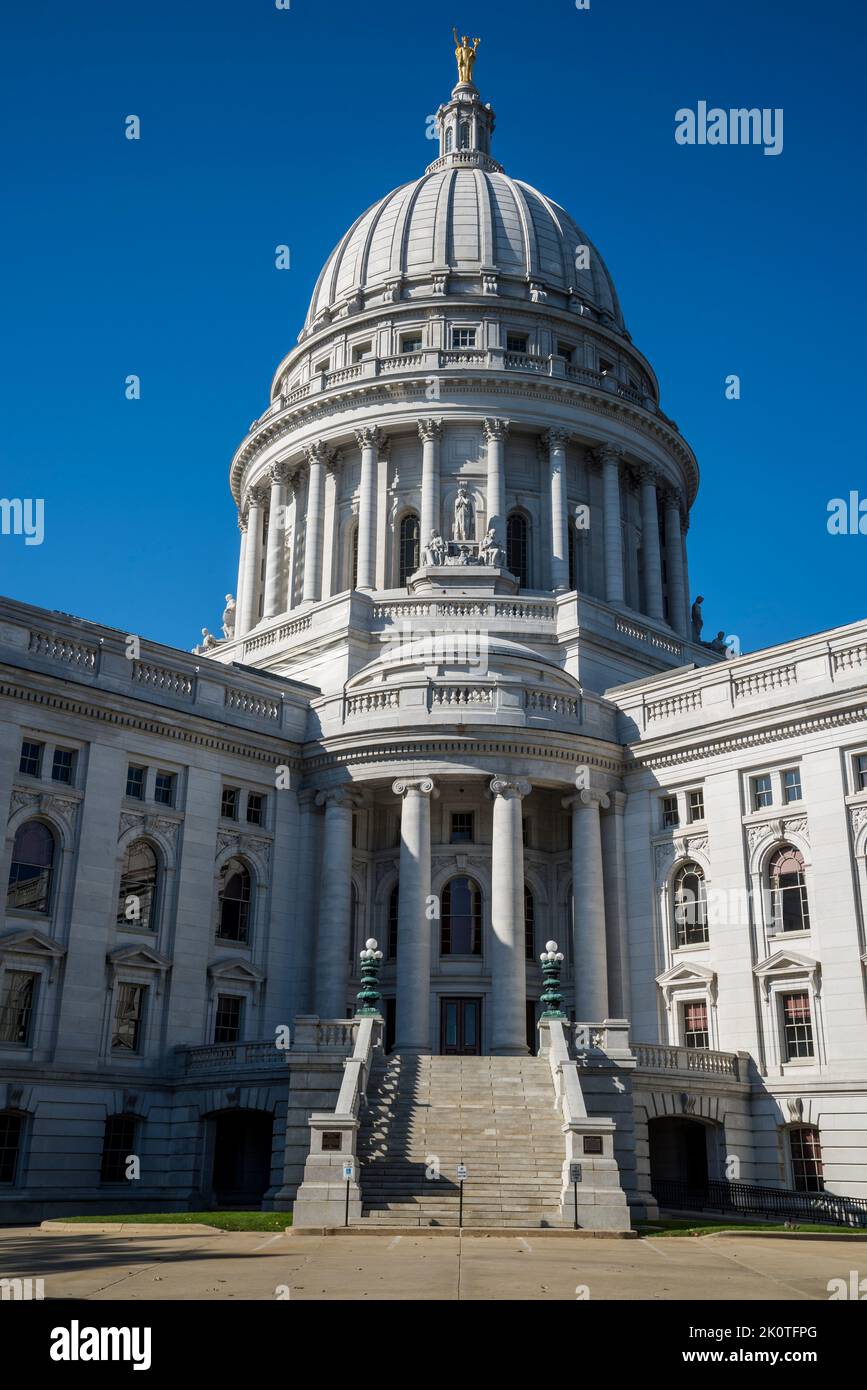 Wisconsin State Capitol, a Beaux-Arts building completed in 1917 ...