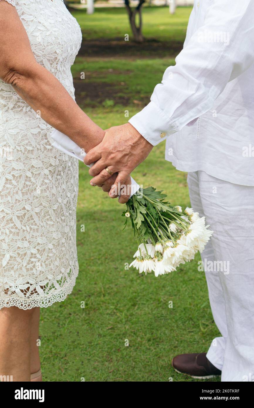 Mature married couple holding hi-res stock photography and images - Alamy