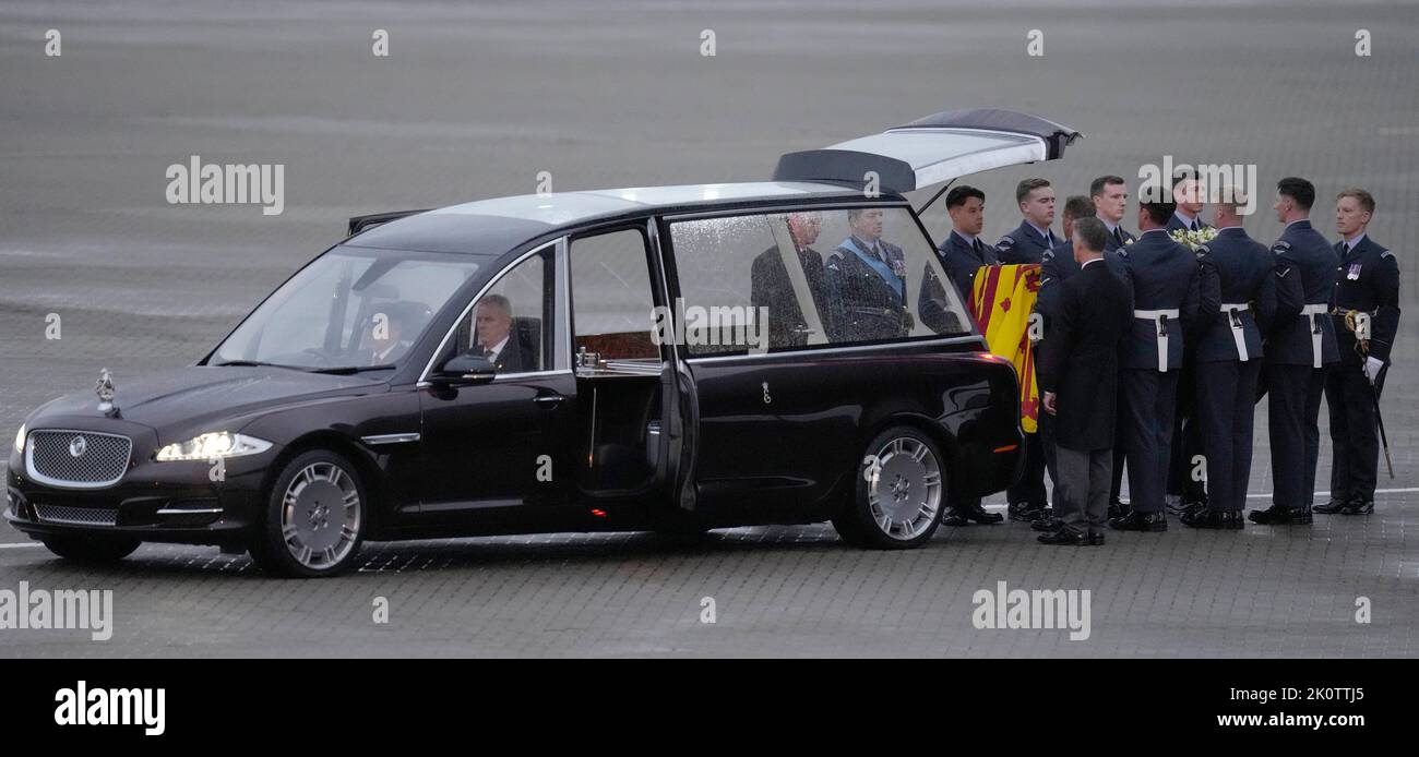 The bearer party from the Queen's Colour Squadron (63 Squadron RAF Regiment) carry the coffin of Queen Elizabeth II to the waiting hearse at RAF Northolt, west London, from where it will be taken to Buckingham Palace, London, to lie at rest overnight in the Bow Room. Picture date: Tuesday September 13, 2022. Stock Photo