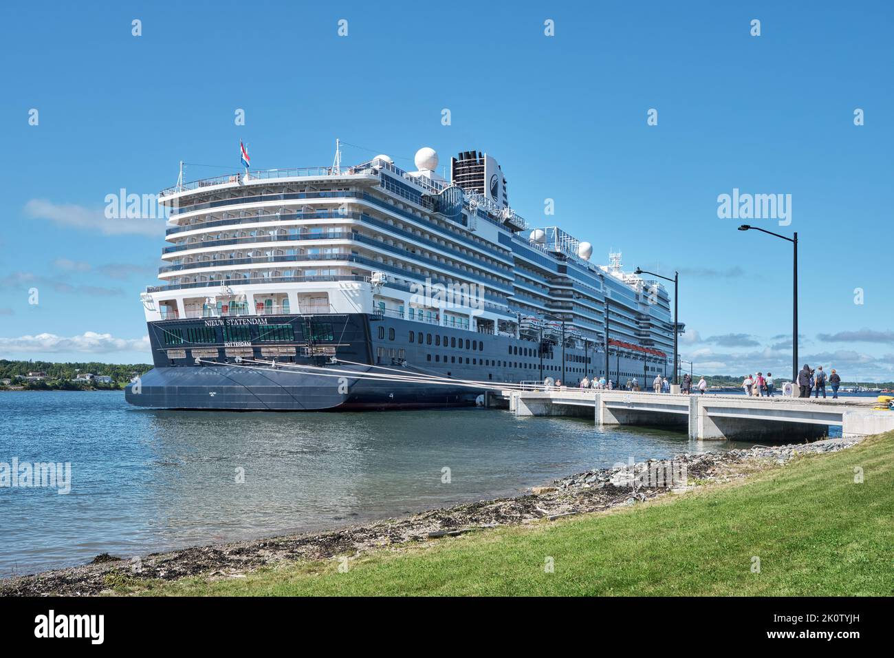 MS Nieuw Statendam is a Pinnacle-class cruise ship operated my Holland America Line. The ship has a capacity of 2,666 passemgers. Here the ship is b Stock Photo