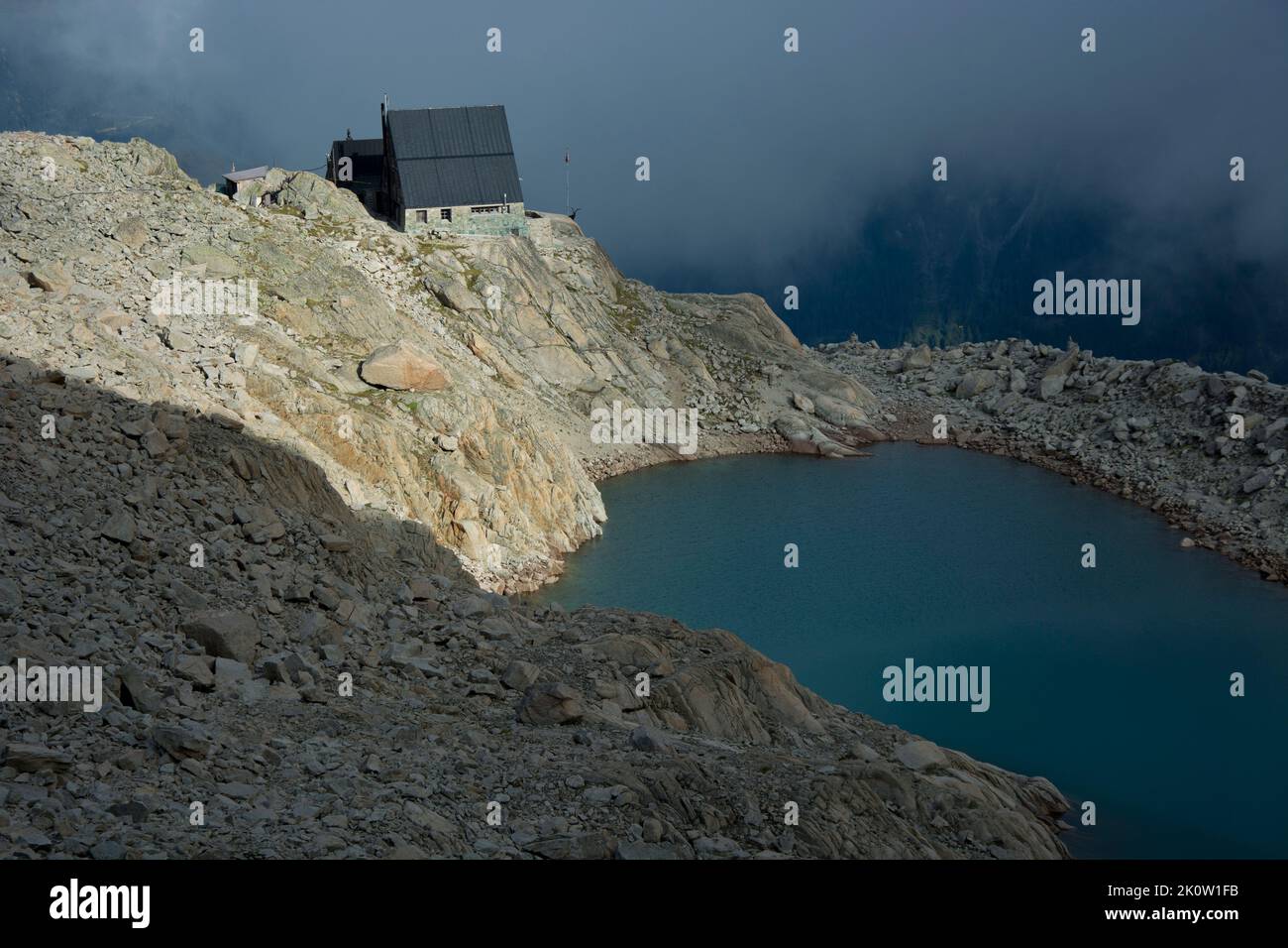 blick auf die orny-hütte in den walliser alpen Stock Photo