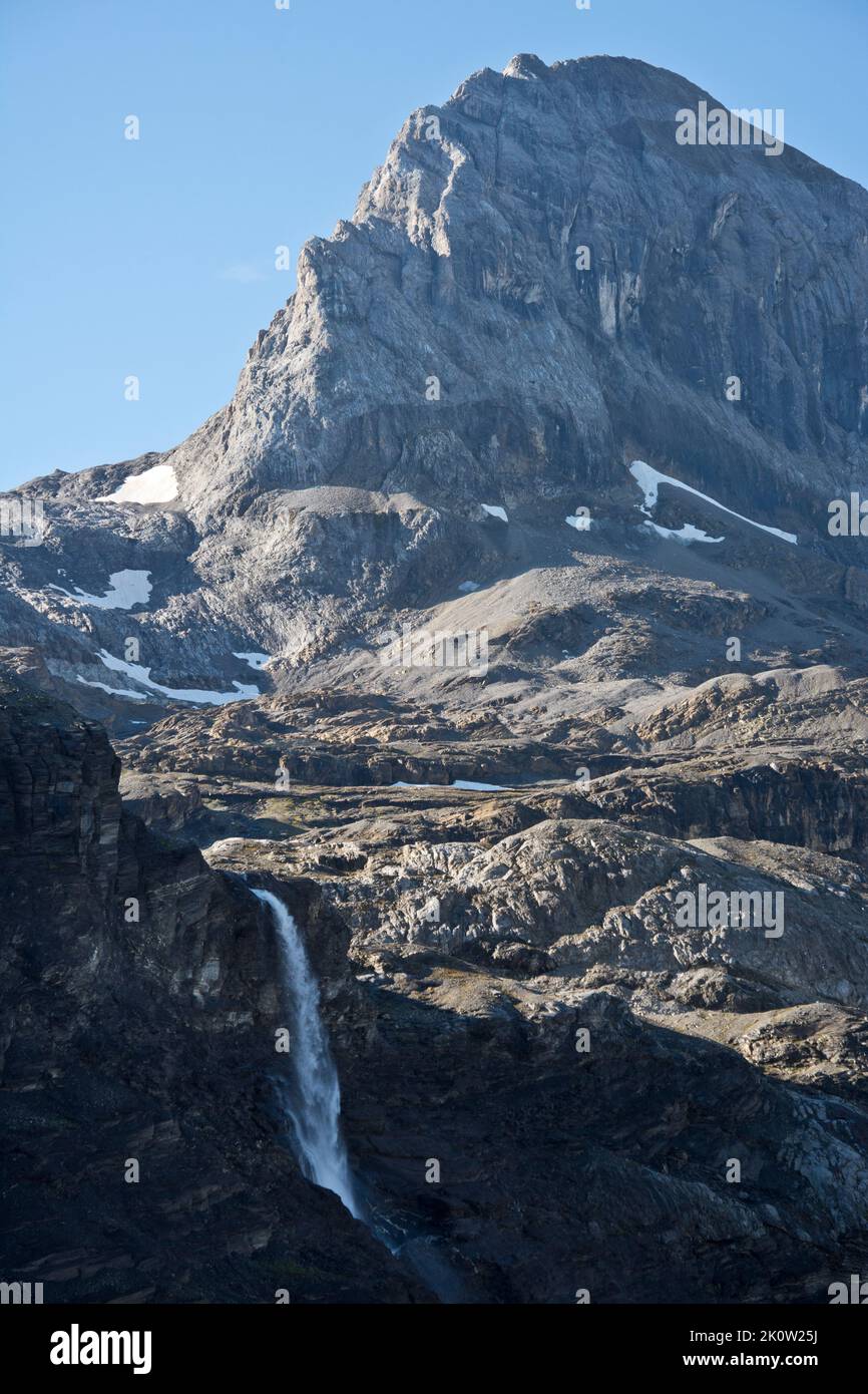 Alpine Gebirgslandschaft mit dem imposanten Gletscherhore im Berner Oberland Stock Photo