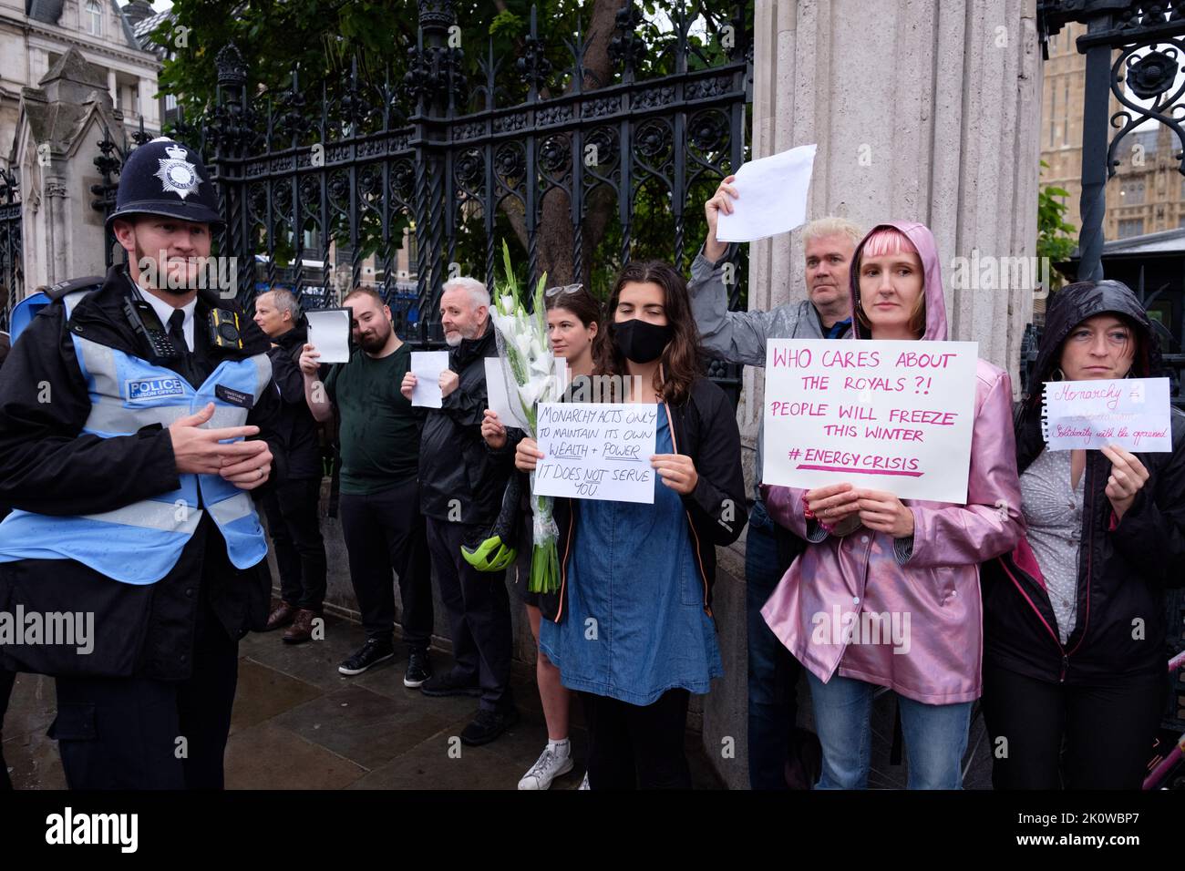 London, UK. 13 SEP, 2022. Anti-monarchy protesters gather outside of the House of Parliament. Credit: Joao Daniel Pereira Credit: Joao Daniel Pereira/Alamy Live News Stock Photo