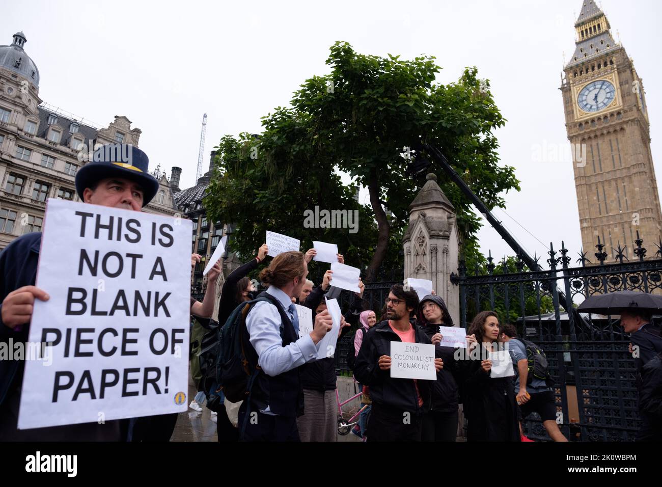 London, UK. 13 SEP, 2022. Anti-monarchy protesters gather outside of the House of Parliament. Credit: Joao Daniel Pereira Credit: Joao Daniel Pereira/Alamy Live News Stock Photo