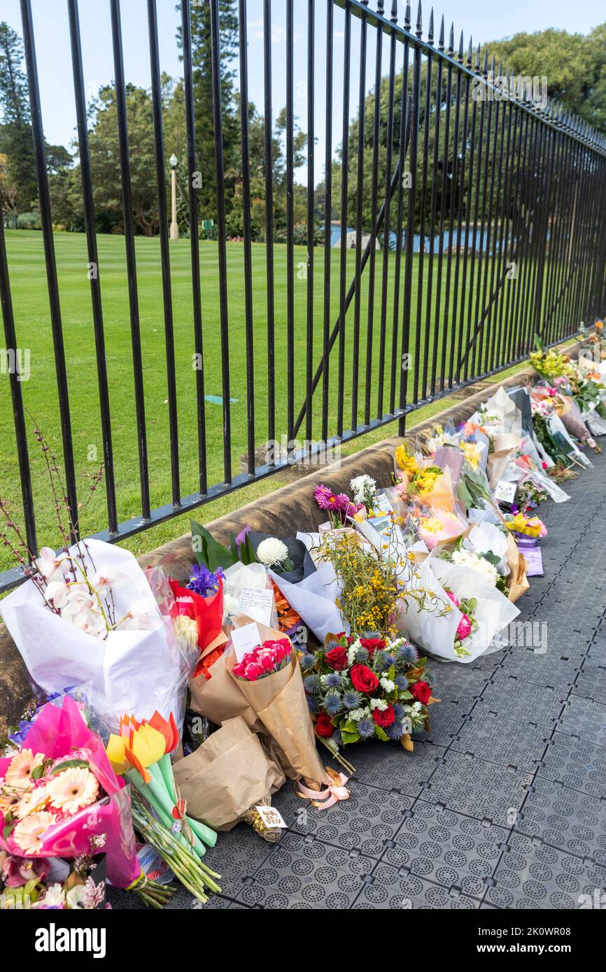 Death of Her Majesty Queen Elizabeth II, mourners leave flowers and cards in Sydney Australia, outside NSW Government House Stock Photo
