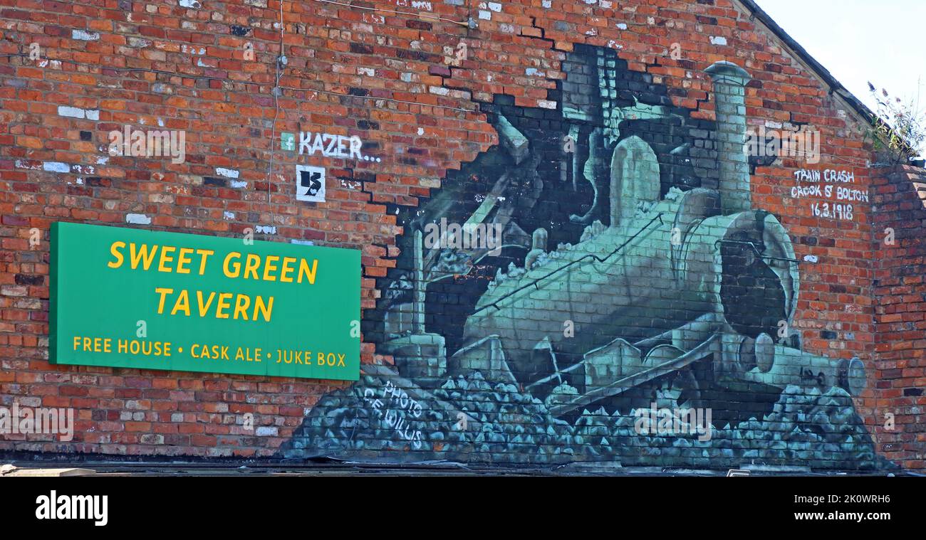 The Sweet Green Tavern, 127 Crook St, Bolton, Lancashire, England, UK,  BL3 6DD - Kazer art - Train Crash ,Crook St Bolton 16/03/1918 Stock Photo