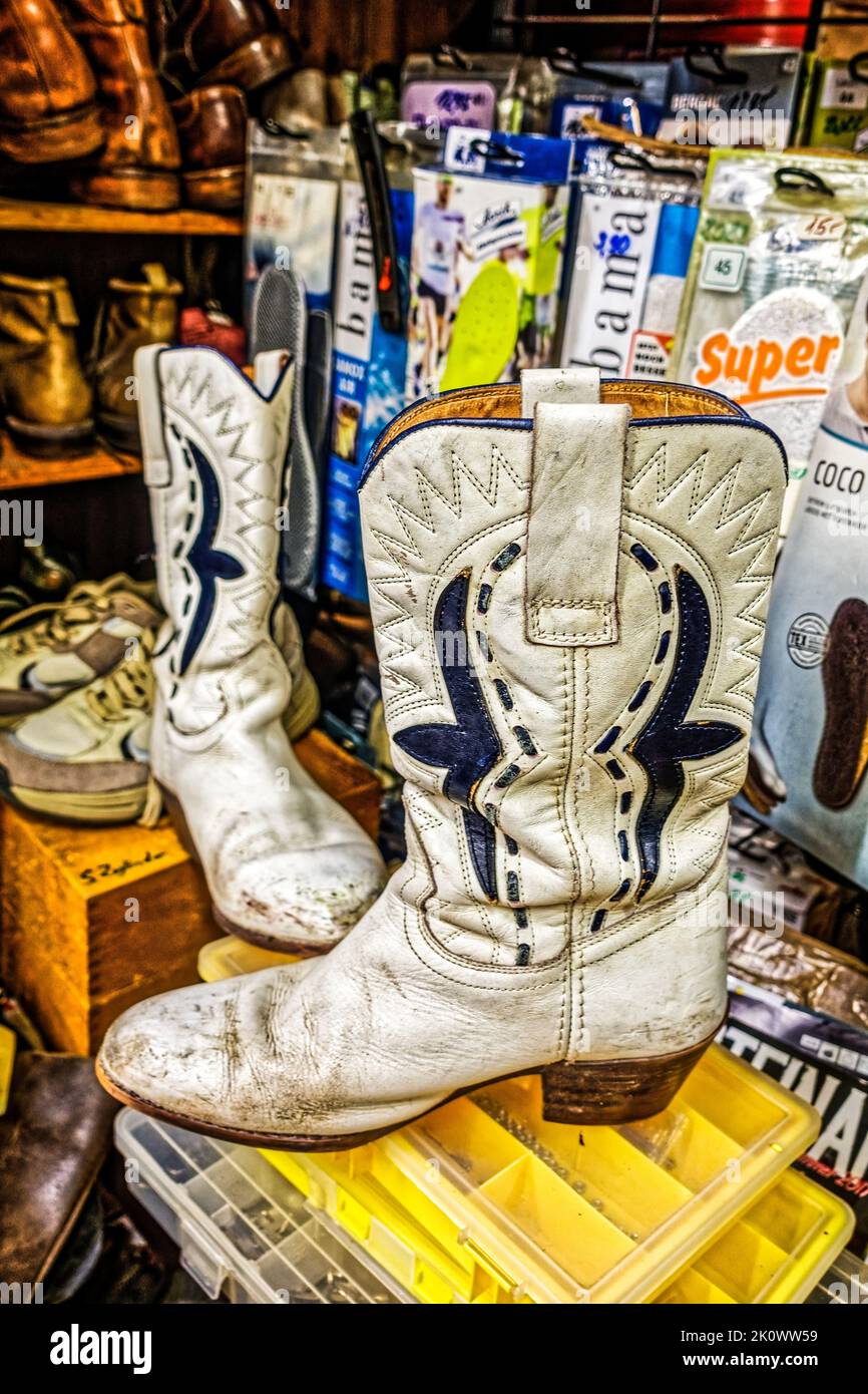 Hand made portemonnaie im hand hi-res stock photography and images - Alamy