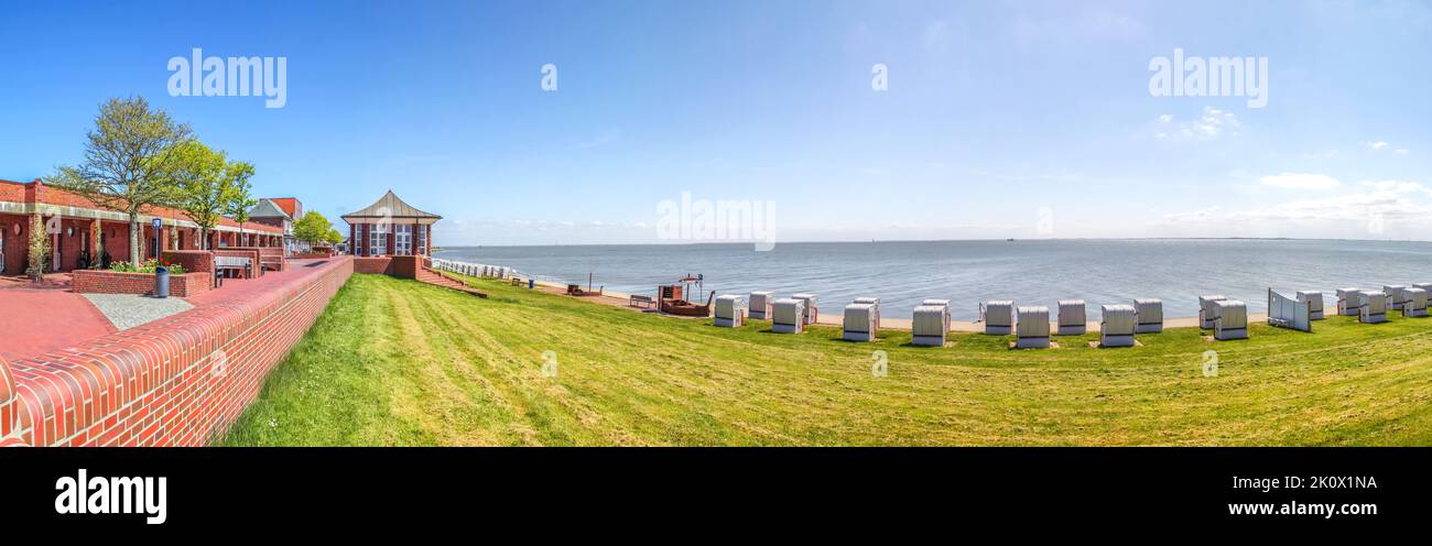 beach-chairs-promenade-at-south-beach-in-wilhelmshaven-germany-stock