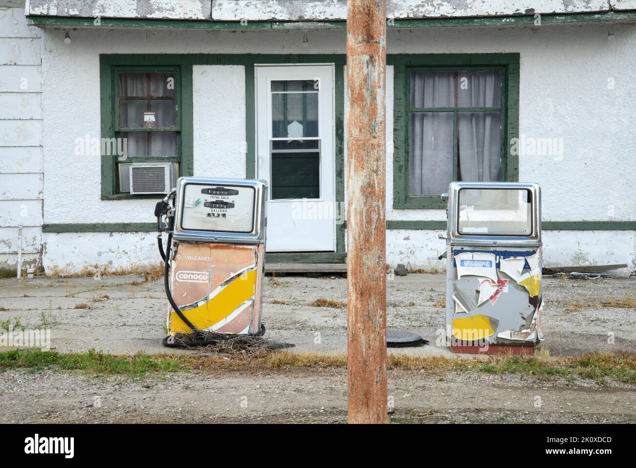 USA, Great Plains, North Dakota, Jud, Abandoned Gas Station Stock Photo