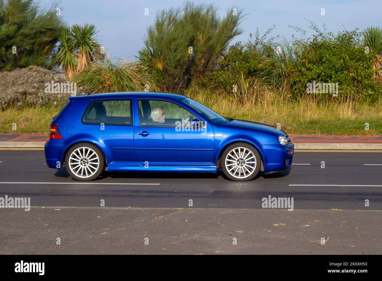 File:Volkswagen Golf IV R32 rear.jpg - Wikimedia Commons