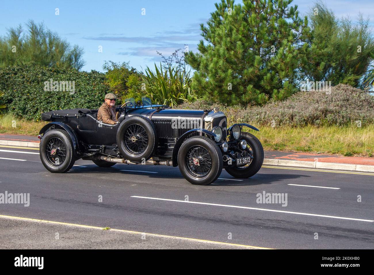 1929 Black Beast 1929, 20s twenties BENTLEY 6597cc Petrol, restored, restoration project, in motion, moving, being driven, Stock Photo