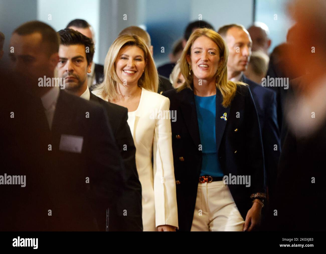 Strasbourg, France. 14th Sep, 2022. 14 September 2022, France, Straßburg: Olena Selenska (l), wife of Ukrainian President Selenskyj, and Roberta Metsola (Partit Nazzjonalista), President of the European Parliament, arrive at the plenary session of the EU Parliament. Von der Leyen delivers a State of the Union speech at the beginning of the European Parliament plenary session. Photo: Philipp von Ditfurth/dpa Credit: dpa picture alliance/Alamy Live News Stock Photo
