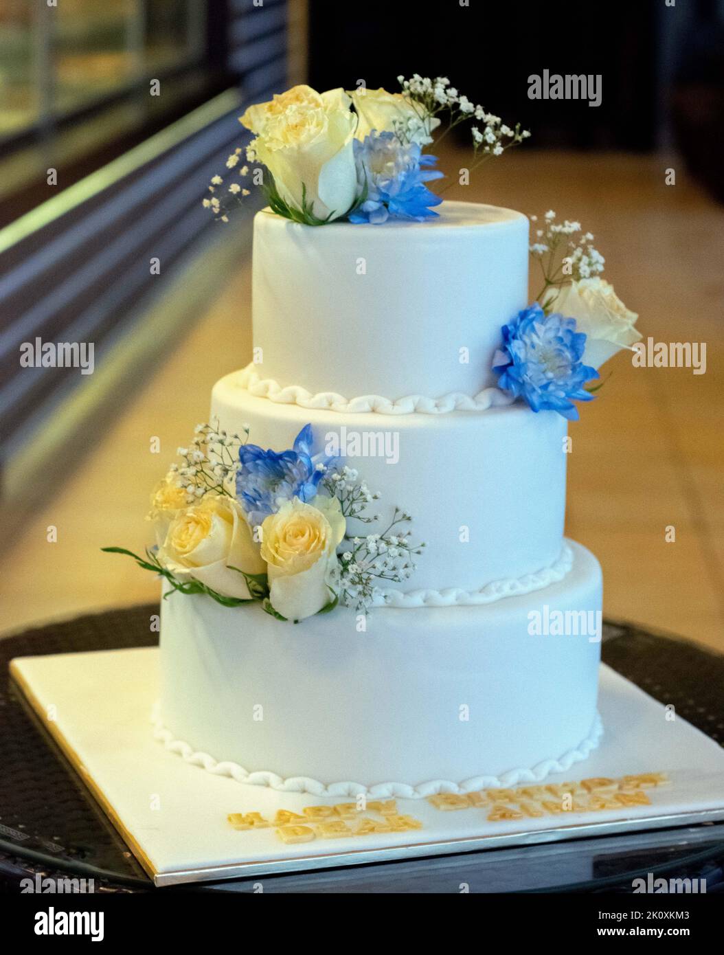 3 tier cake hi-res stock photography and images - Alamy
