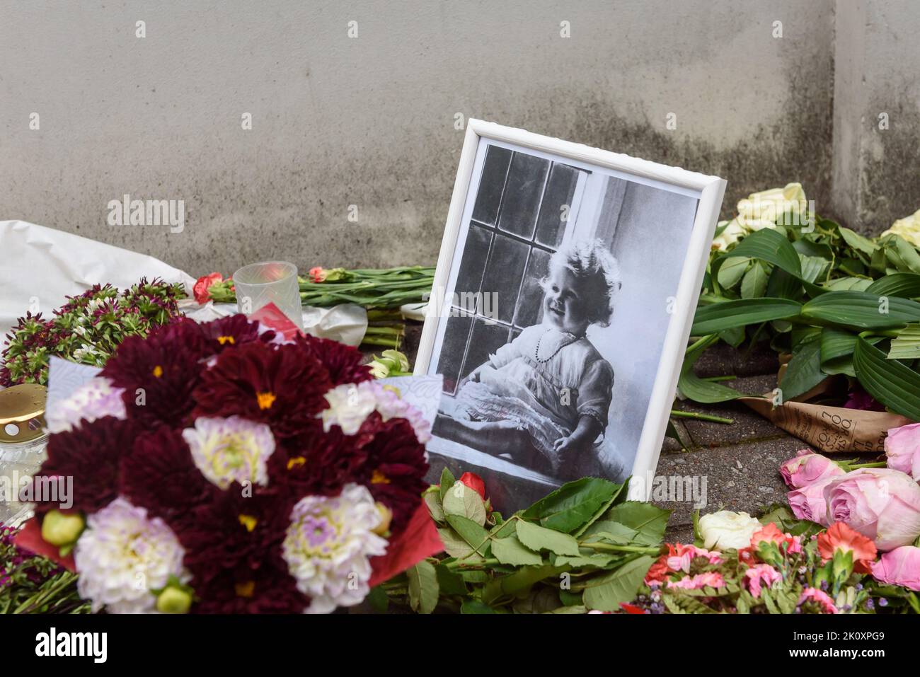 RIGA, LATVIA. 14th September 2022. Flowers to pay honor and photos of Queen Elizabeth II near British Embassy in Riga, Latvia. Credit: Gints Ivuskans/Alamy Live News Stock Photo